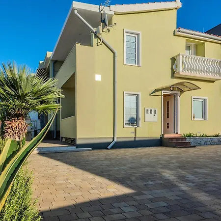 Mahnet Apartment Vir
