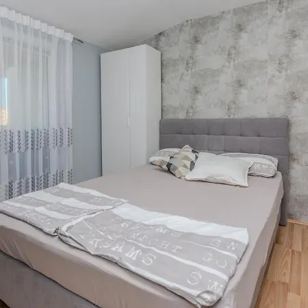Apartment Mahnet