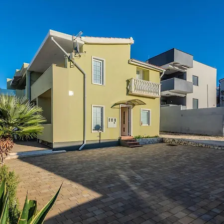 Mahnet Apartment *